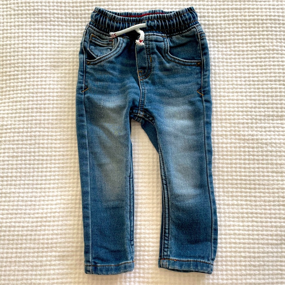 18 mo Cat & Jack skinny jeans.